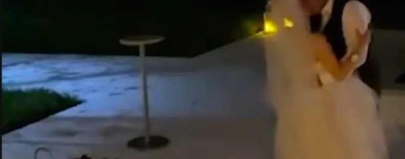 MINDENKIT MEGVEZETTEK: paparazzi osont be Gwen Stefaniék esküvőjére - FOTÓK