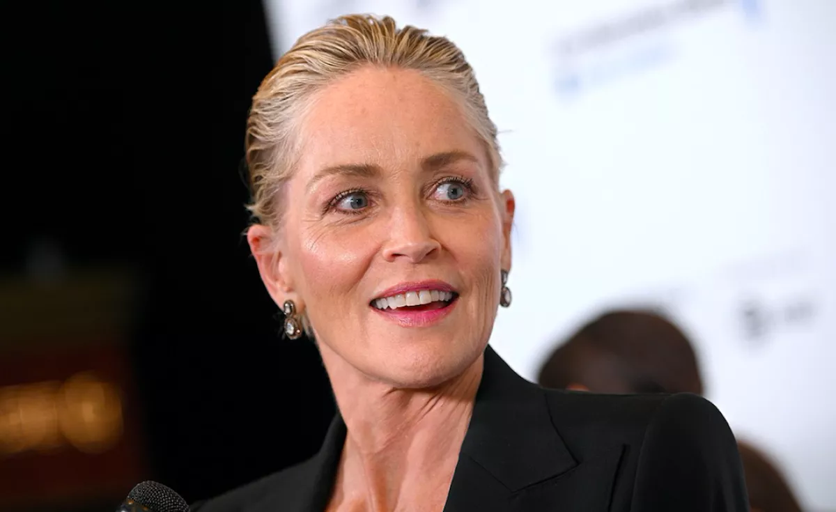 DÖBBENET! Ezzel a 25 éves rapperrel jár a 63 éves Sharon Stone! - FOTÓK