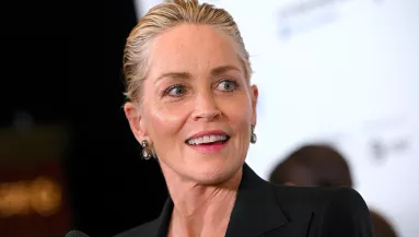 DÖBBENET! Ezzel a 25 éves rapperrel jár a 63 éves Sharon Stone! - FOTÓK