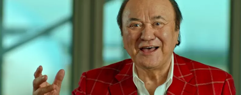 VIDEÓ: Újraforgatta Korda György Reptér című dalának 40 éves videóklipjét a Budapest Airport