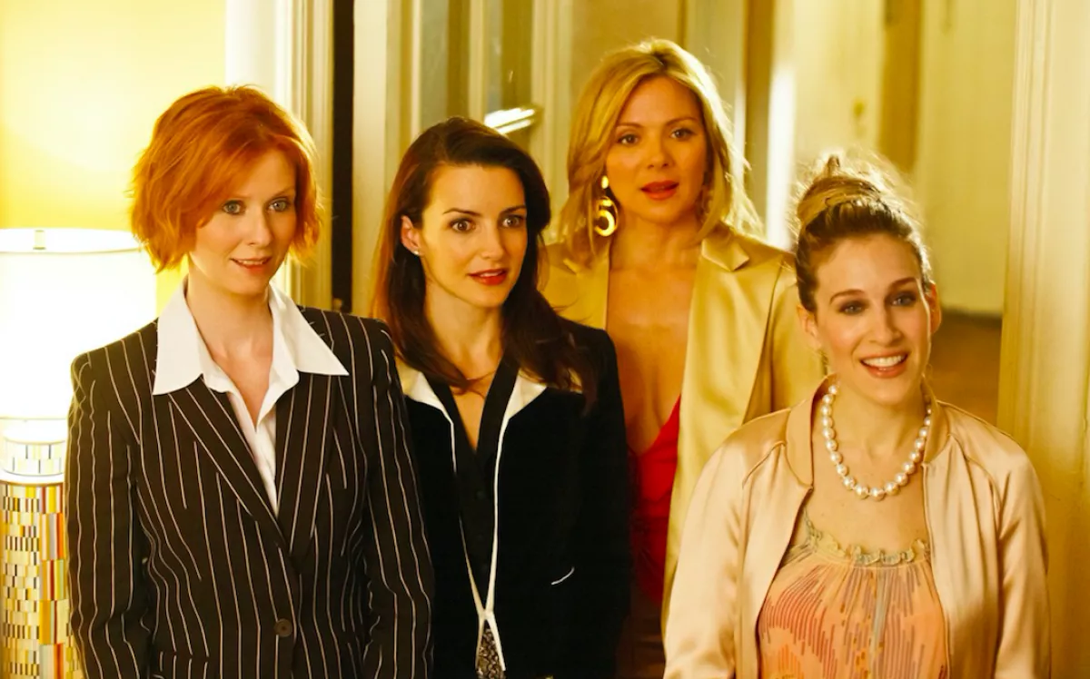 FRISS KÉPEK A FORGATÁSRÓL: így néznek ki ma Carrie Bradshaw-ék! - Ő az új Samantha?