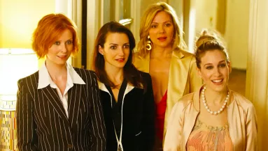 FRISS KÉPEK A FORGATÁSRÓL: így néznek ki ma Carrie Bradshaw-ék! - Ő az új Samantha?