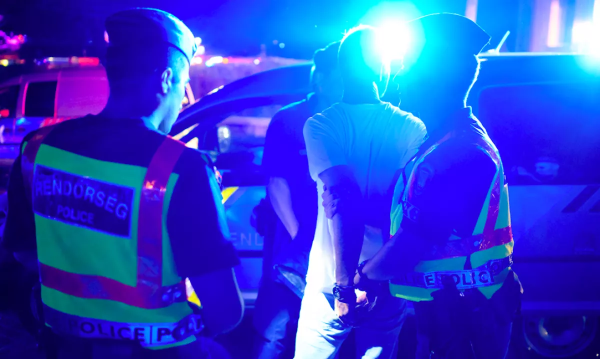 RAZZIA SIÓFOKON: kattantak a bilincsek a Petőfi sétányon - Fotók