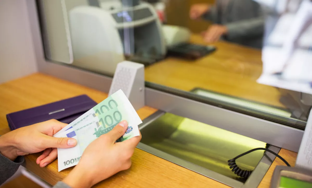 ELKAPTÁK! 8500 euróra váltott 8500 forintot egy 43 éves Veszprém megyei nő