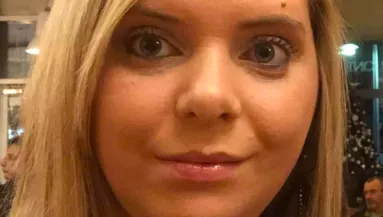 FOTÓK! Egy gyorséttermi hamburger tette tönkre a 34 éves nő életét - a munkáját is elvesztette!