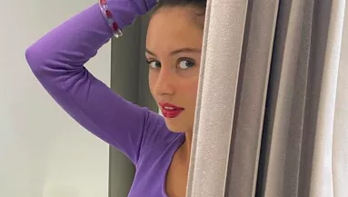 KÖZRÖHEJ: Abroszruha és siklócipő együtt? - Jude Law lányának a haját is letolták - FOTÓK