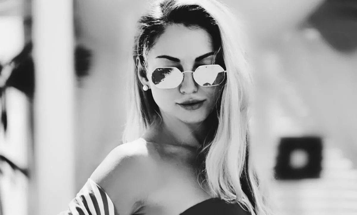 MEGRÁZÓ KÉPEK: belehalt a plasztikába a 31 éves Insta-sztár!