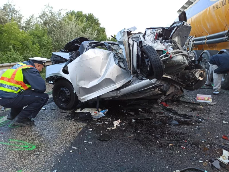 Tömegbaleset a 4-es főúton