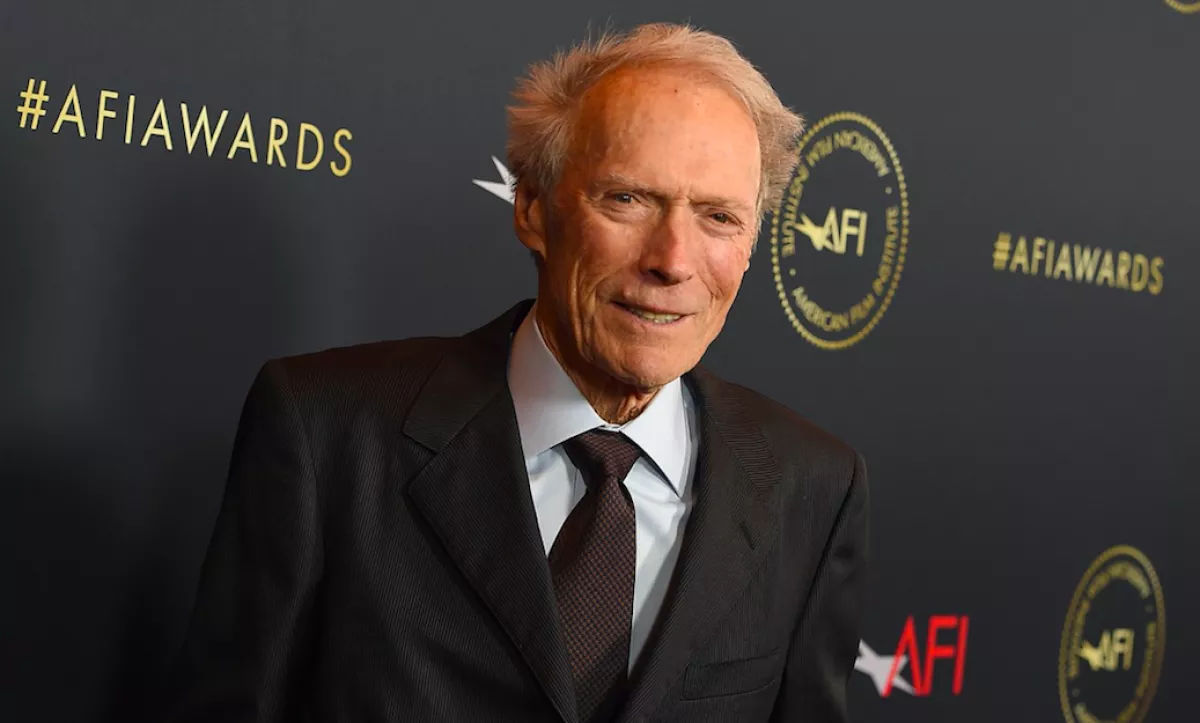 BOMBÁZÓ: ez a 27 éves lány a 91 éves Clint Eastwood barátnője! - Fotók