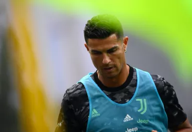KARANTÉNBA KERÜLT CRISTIANO RONALDO! Egyenesen ide vitték a reptérről - FOTÓK
