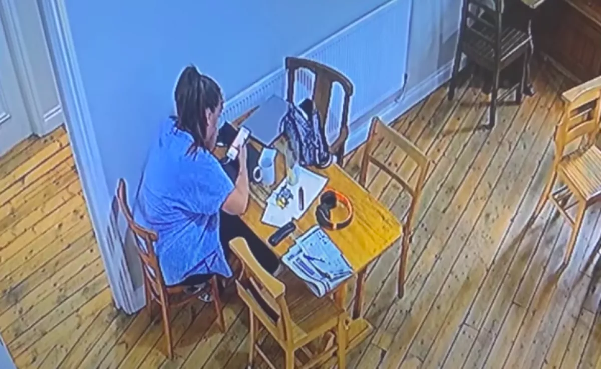 Egy szellem ül itt az asztalnál? - VIDEÓ