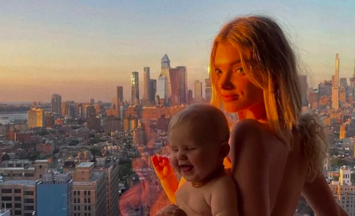 SOKAN KIKÖVETIK: kislányával közös szelfije miatt estek neki a szupermodellnek! - Fotó