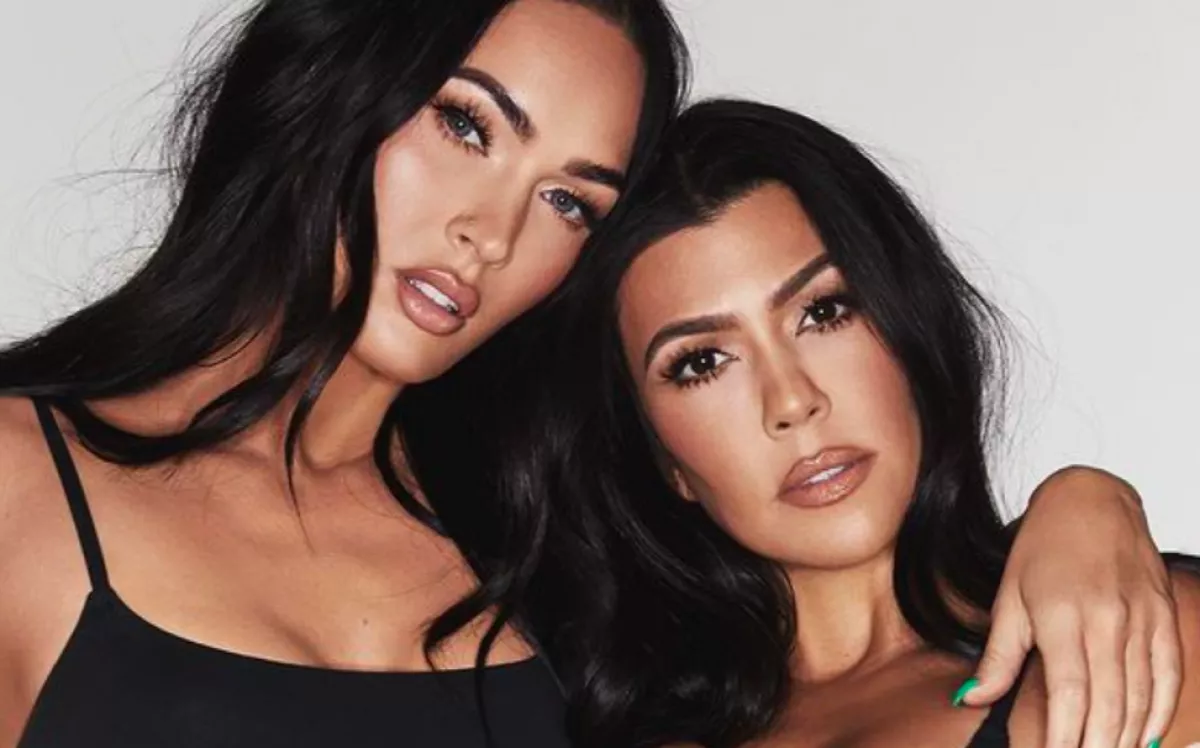 Az év legforróbb reklámját hozta össze Megan Fox és Kourtney Kardashian - VIDEÓ