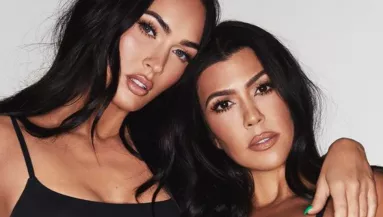 Az év legforróbb reklámját hozta össze Megan Fox és Kourtney Kardashian - VIDEÓ