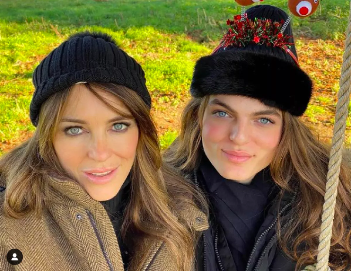 MILÁNÓBAN GÁLÁZTAK! Összekeverik az 56 éves Liz Hurley-t a 19 éves fiával! - Fotók