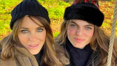 MILÁNÓBAN GÁLÁZTAK! Összekeverik az 56 éves Liz Hurley-t a 19 éves fiával! - Fotók