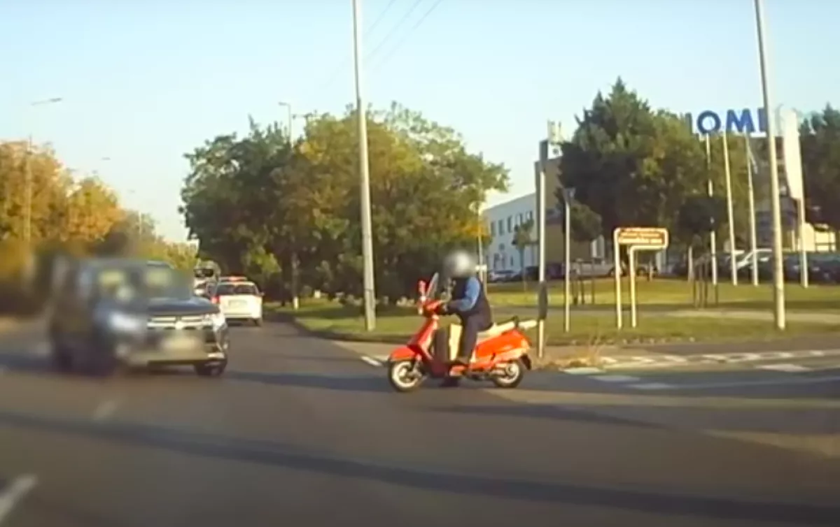VIDEÓN A GÁZOLÁS: elütötték a robogóst a Pesti úton!