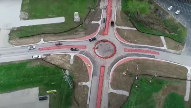 NEM ÁTVERÉS! Ilyen, amikor az amerikaiak először látnak körforgalmat! - Videó