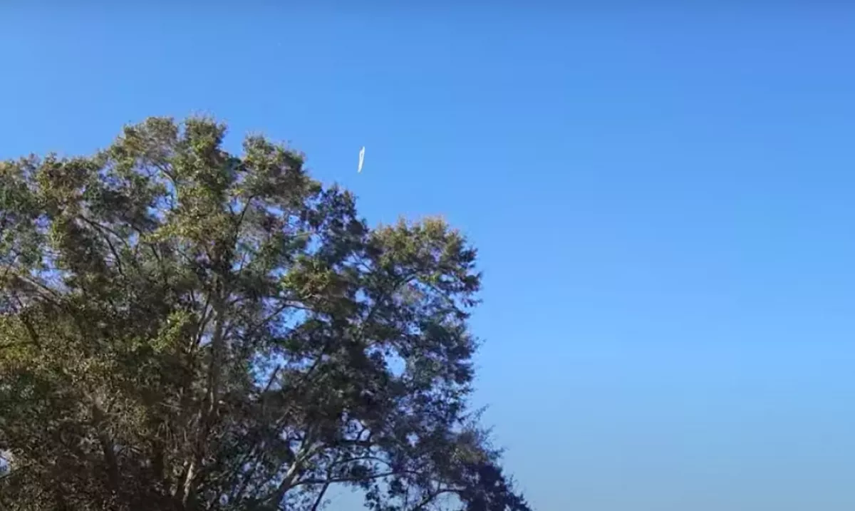 VIDEÓRA VETTÉK: vakítóan fényes UFO cikkázott az égen!