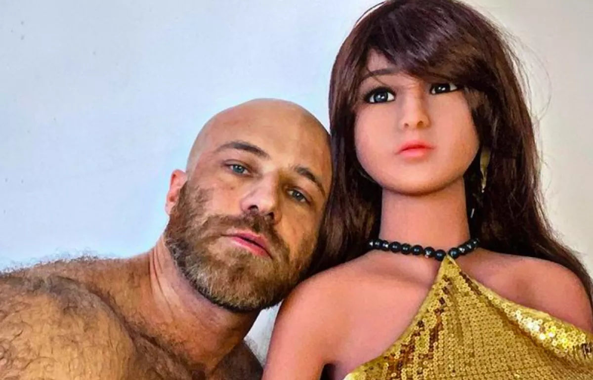 MEGJÖTTEK A KÉPEK! Nászútra vitte szexbaba szerelmét a kazah testépítő!