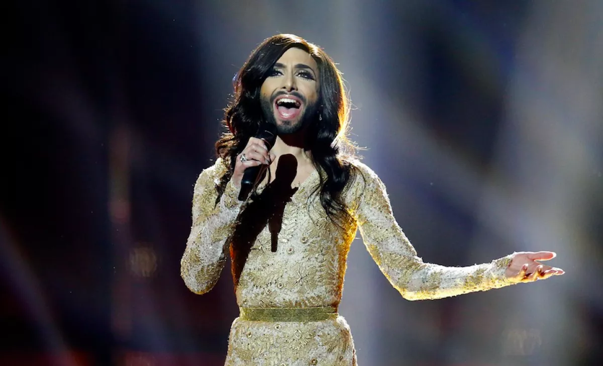 KISZIVÁROGTAK A BULIKÉPEK: rá se ismersz a 33. szülinapján Conchita Wurst-ra!