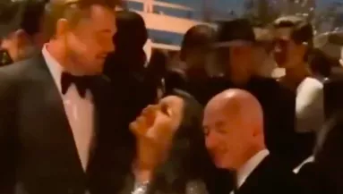 KÍNOS VIDEÓ! Jeff Bezos barátnője elfelejtette, hogy a párjával van, amikor meglátta DiCaprio-t!