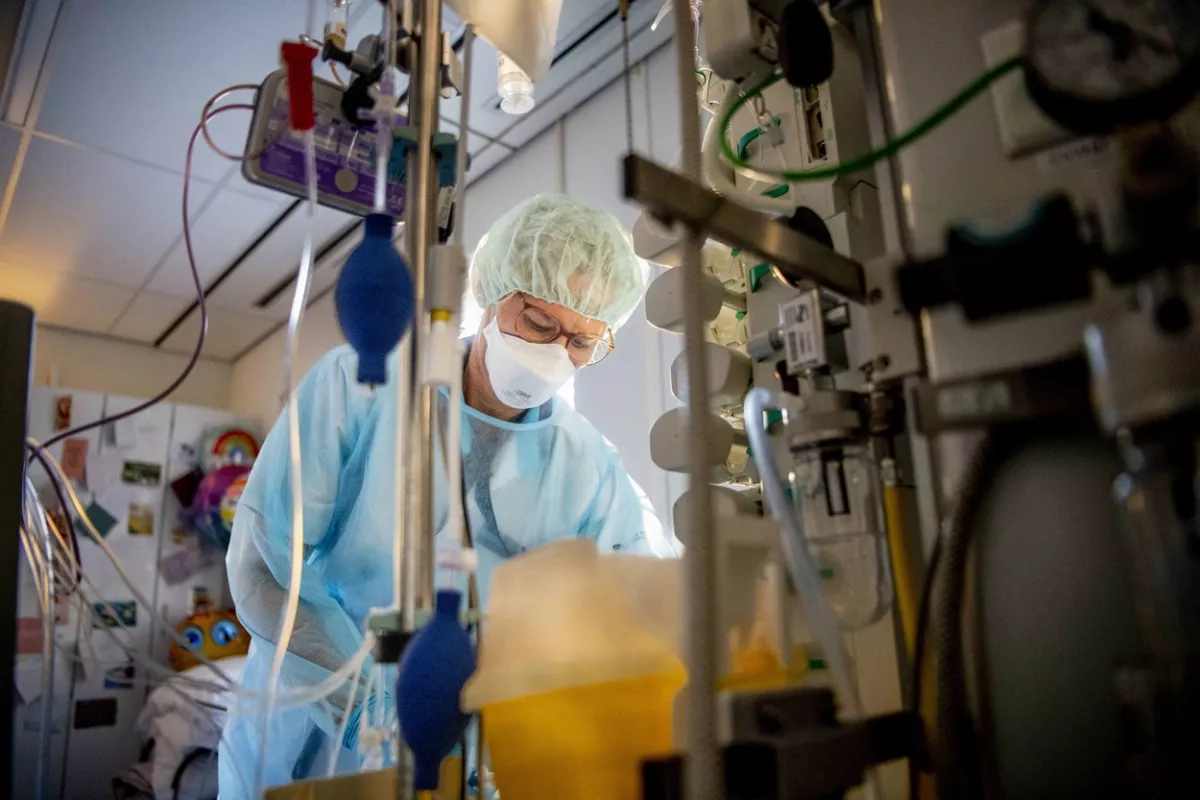 DRÁMAI ADATOK: 165 beteg hunyt el - Nézd a fertőzöttek számát!