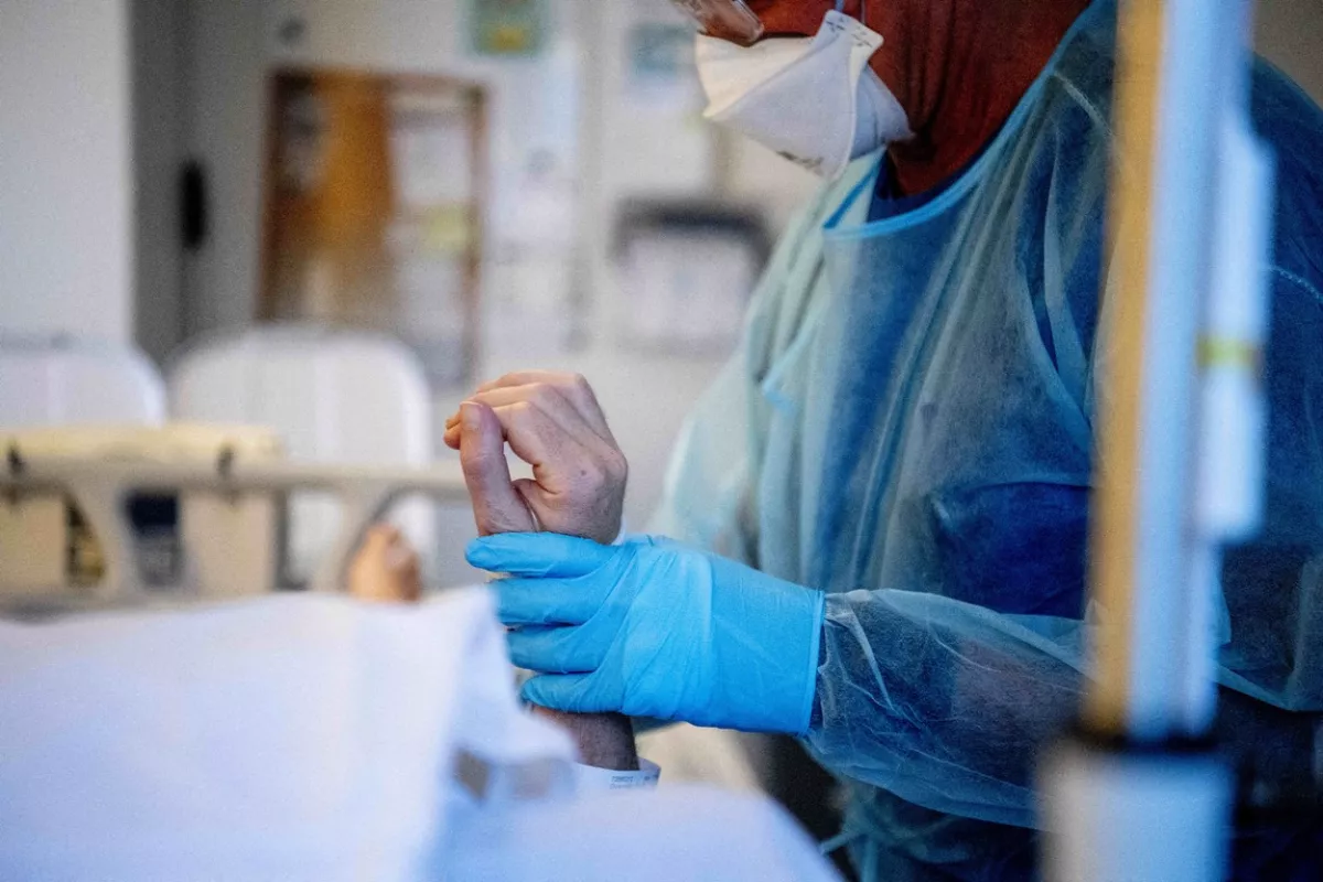 Tombol a járvány: több mint 10 ezer új fertőzött, rengeteg a halott