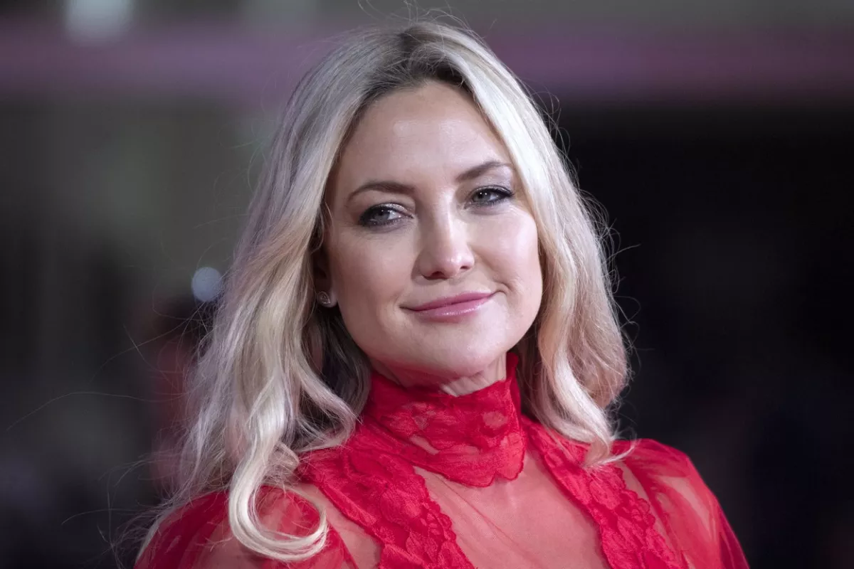 FOTÓK: megvillantotta 100 milliós jegygyűrűjét Kate Hudson - ő a vőlegénye!