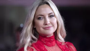 FOTÓK: megvillantotta 100 milliós jegygyűrűjét Kate Hudson - ő a vőlegénye!