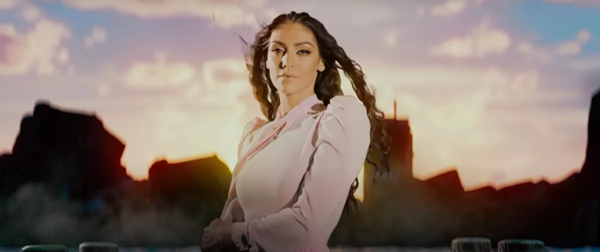 Dobj el mindent! Kulcsár Edina énekesnőként debütál - Videó