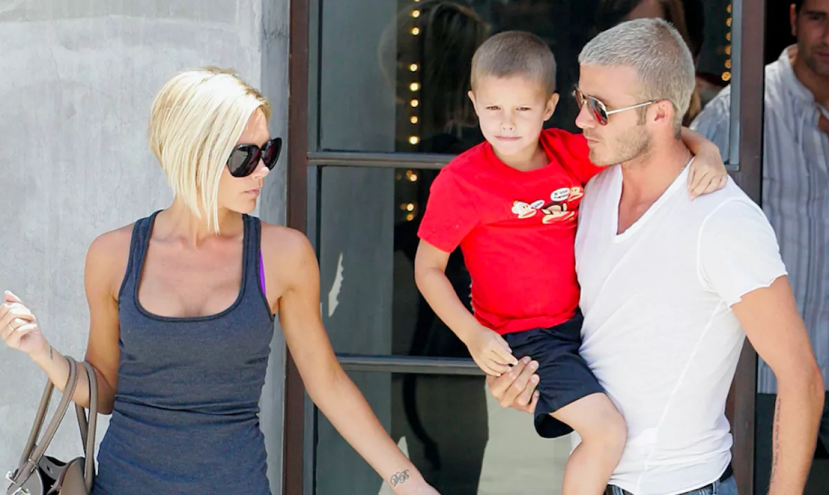 SZÍVTIPRÓ LETT! Anyja rajongójával jár Beckhamék 19 éves fia - FOTÓK