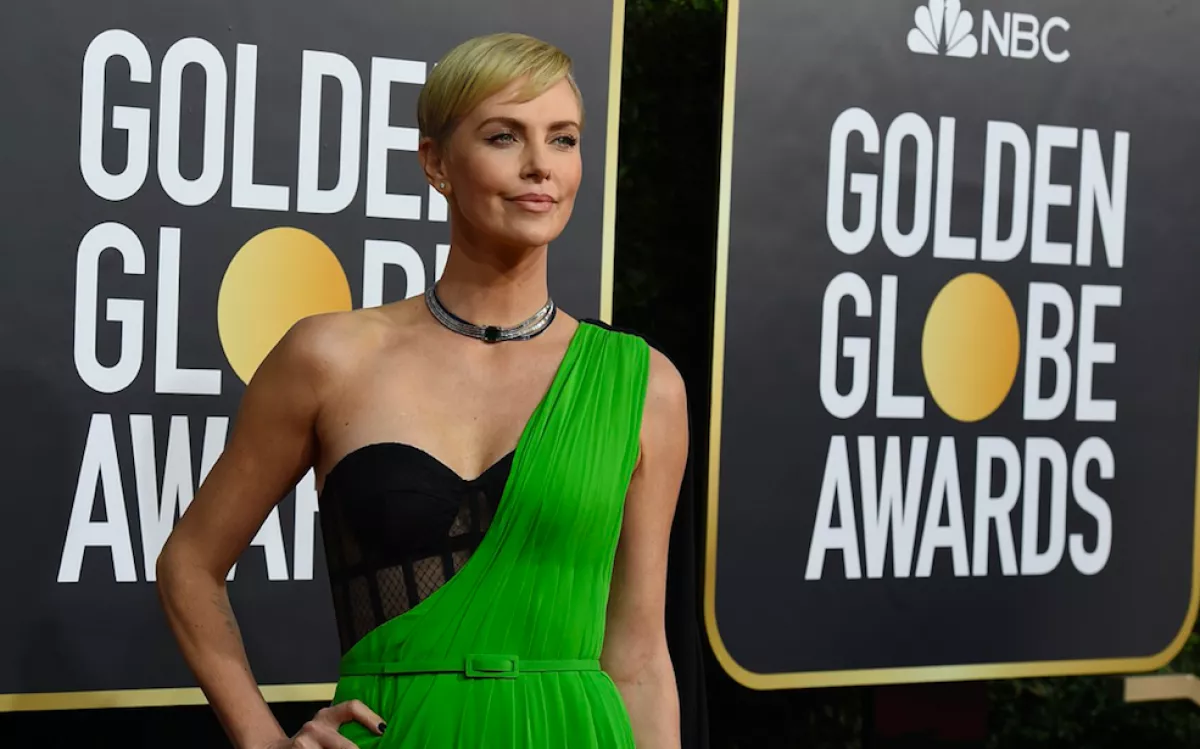 LELEPLEZŐ SOROZAT: így néz ki Charlize Theron smink és retus nélkül! - Fotók 