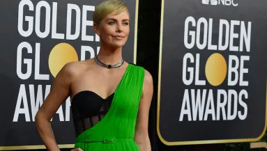 LELEPLEZŐ SOROZAT: így néz ki Charlize Theron smink és retus nélkül! - Fotók 