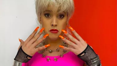 Fiatal színésznővel jött össze a TV2 sztárja