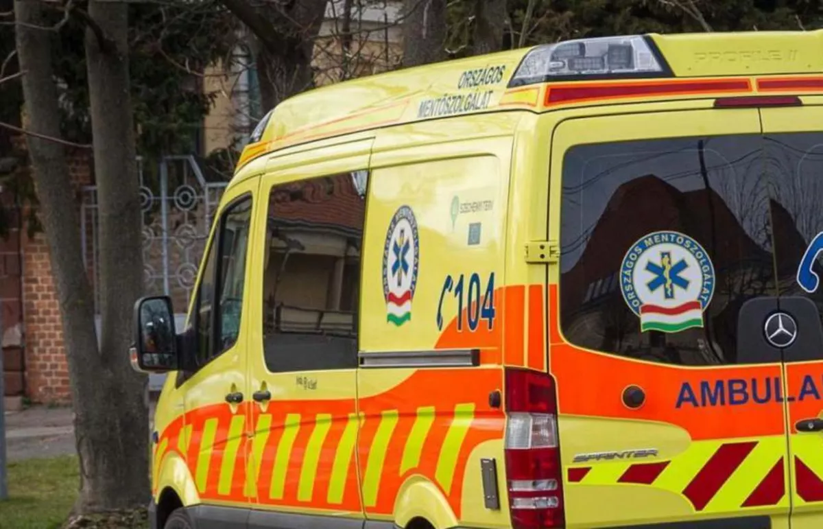 Több diákot is mentő vitt el - kiürítettek egy nyíregyházi iskolát! VIDEÓ