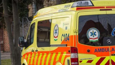 Több diákot is mentő vitt el - kiürítettek egy nyíregyházi iskolát! VIDEÓ