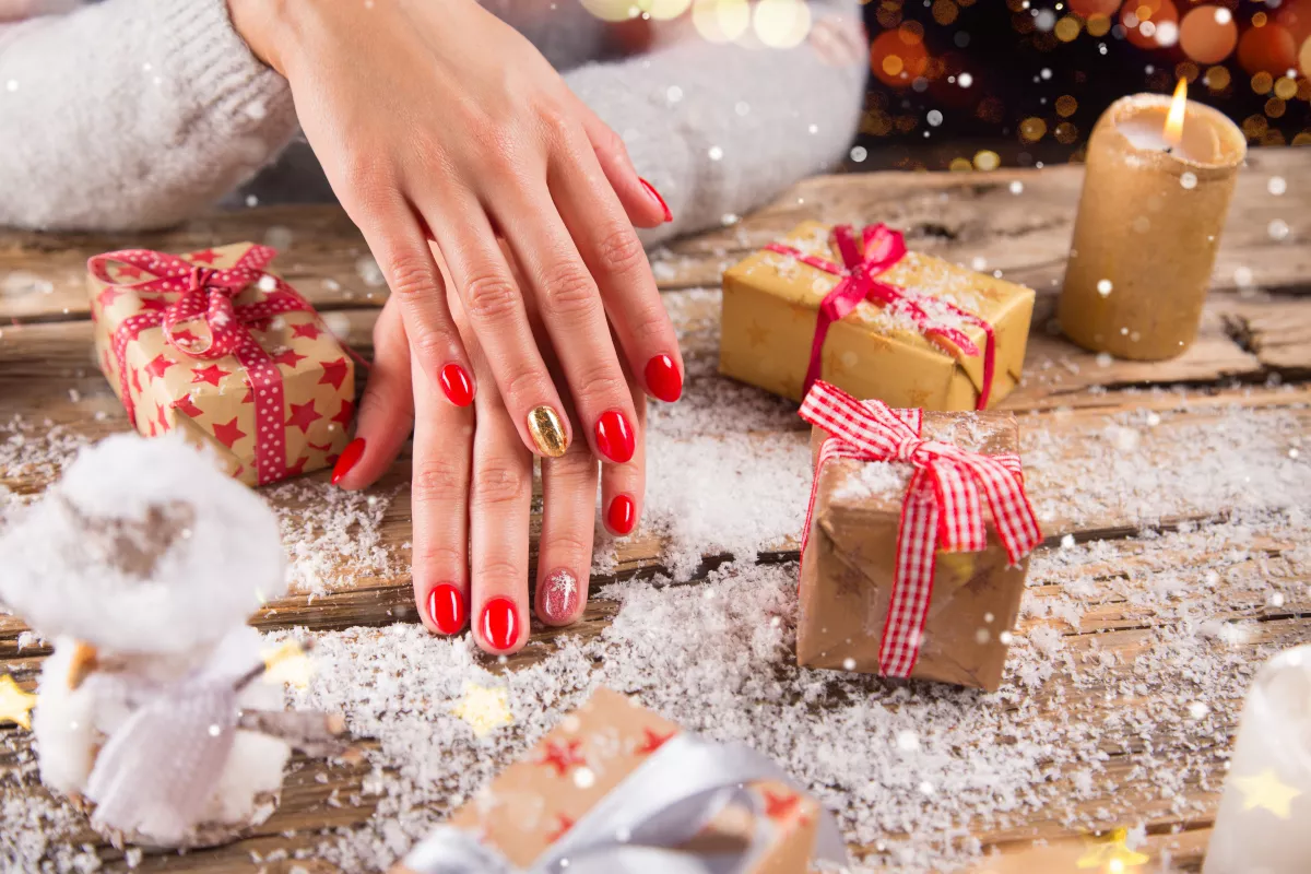 TEHÉN, MÁRVÁNY, KRÓM: íme a legmenőbb (és legfurcsább) körömtrendek! - Fotók