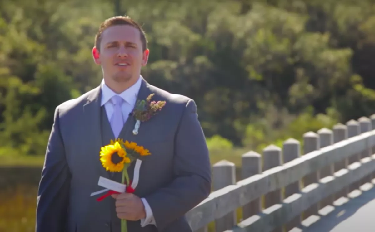 VIDEÓ: Sírva nevetett a vőlegény, amikor meglátta a menyasszonyt