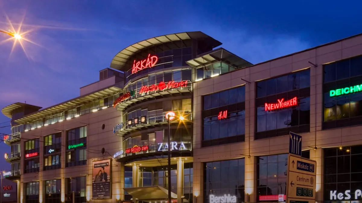 Több nőt is leütöttek az Árkádban - Ok nélkül!