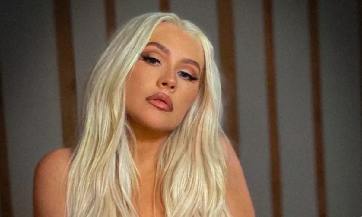 Ruha nélkül ünnepli a születésnapját Christina Aguilera - Fotók