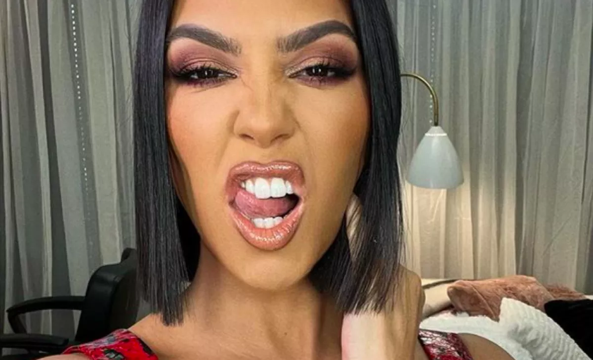 SOKAN KIAKADTAK! Kardashian 9 éves lánya műkörömmel, haját festve Tik-Tok-ozik! - Fotók