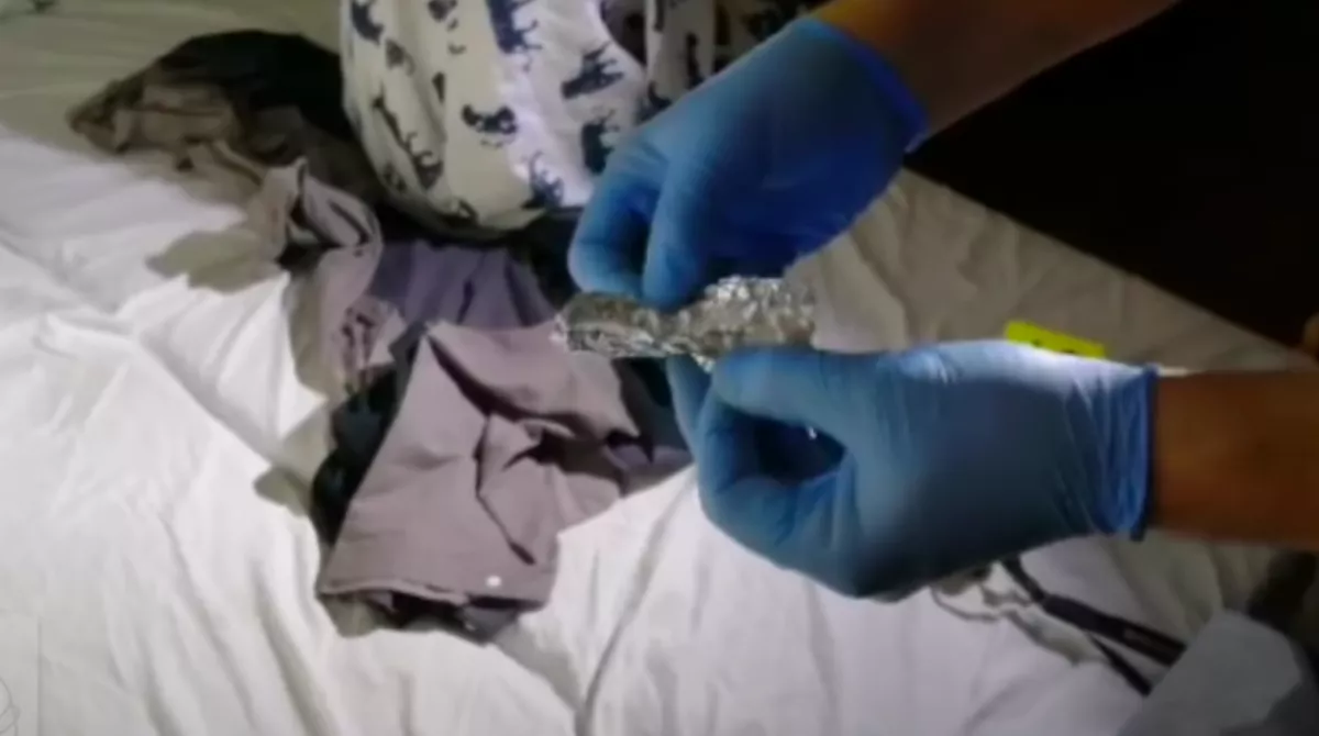 Kiskorú gyerekeik jelenlétében árulta a drogot Péter és Bea - VIDEÓ