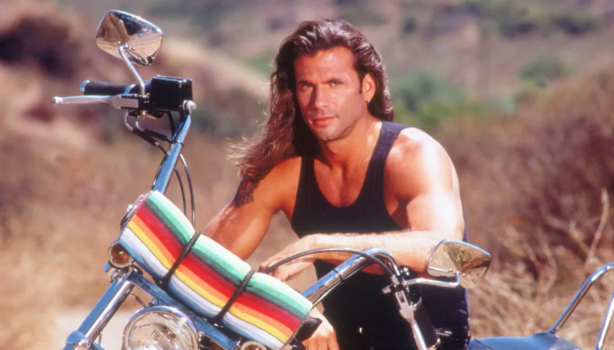 Felismered a Fejvadász egykori szívtipróját? 64 éves lett, a haja a múlté - Fotók