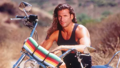 Felismered a Fejvadász egykori szívtipróját? 64 éves lett, a haja a múlté - Fotók