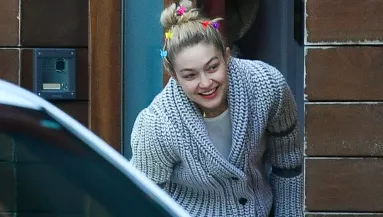Tiszta anyja Gigi Hadid 16 hónapos kislánya - először fotózták le!