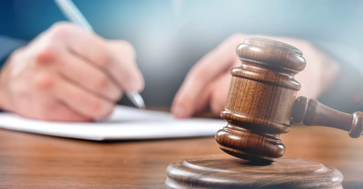 Elítélte a bíróság a férfit, aki azt írta a Facebook-on a főnökéről, "fizetni nem szeret"