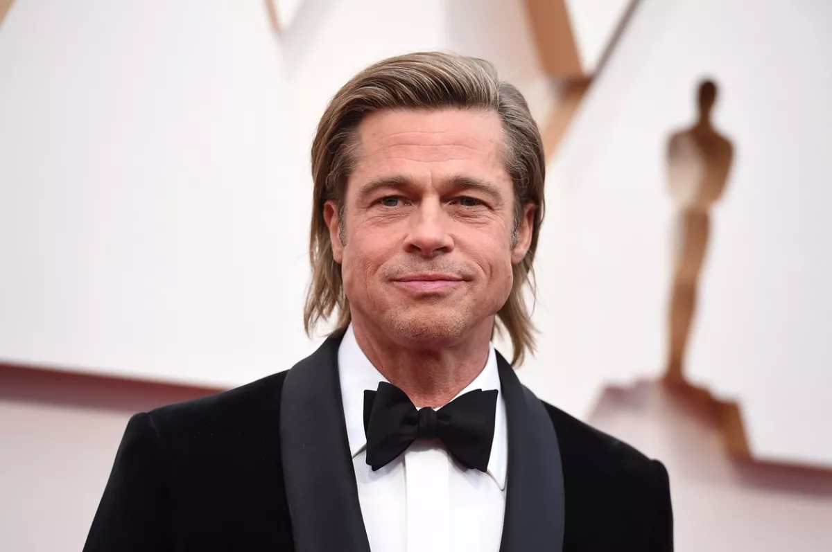 LEBUKTAK: ez 35 éves énekesnő csavarta el Brad Pitt fejét - FOTÓK