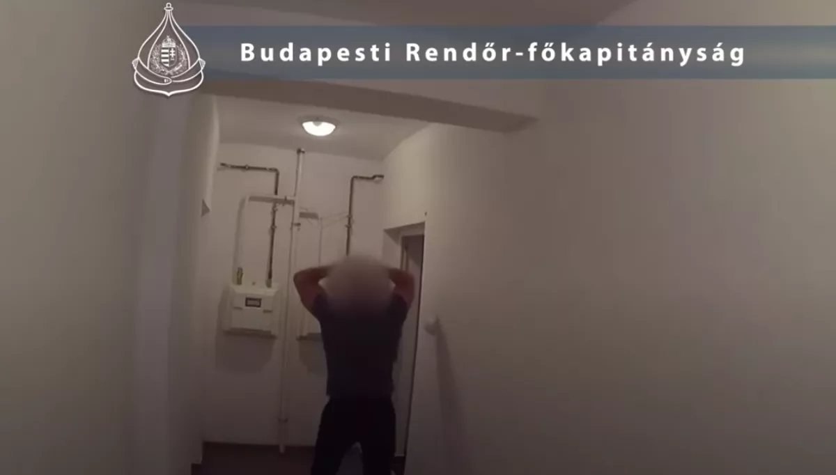 VIDEÓ: Késelés egy belvárosi szórakozóhelynél - rendőrkézen a tettesek