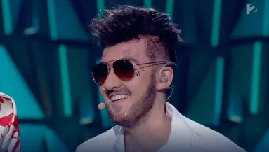 Pamkutyaként énekelt Dallos Bogi, felrobbant a TV2 stúdiója! - Videó